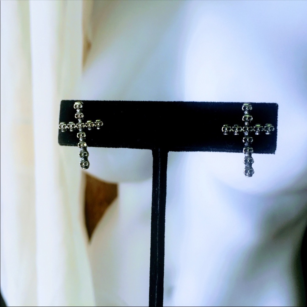 Skull Cross Earrings - Picture 8 of 8